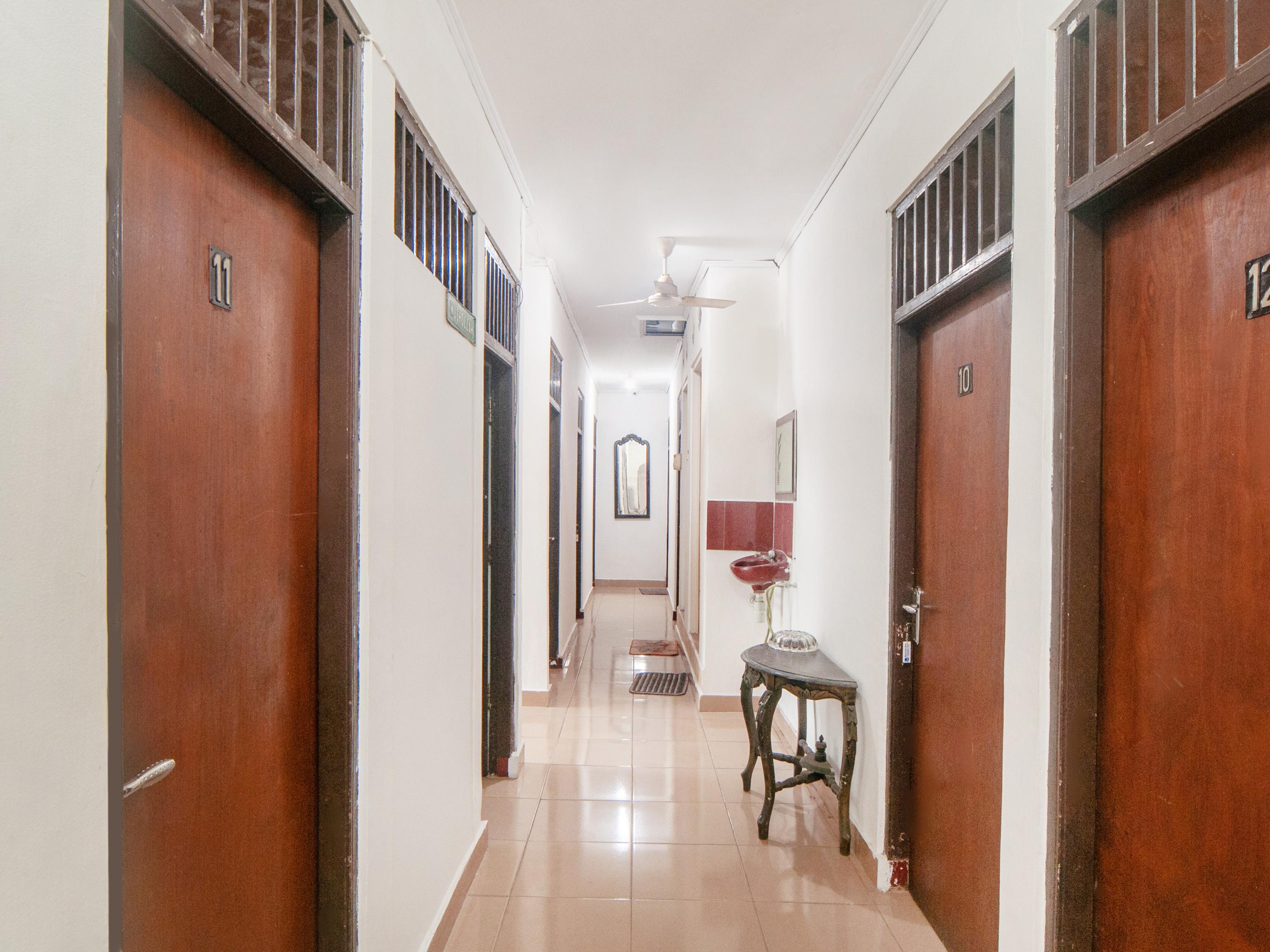 Oyo 2256 Danysa Guesthouse Jakarta Exterior foto