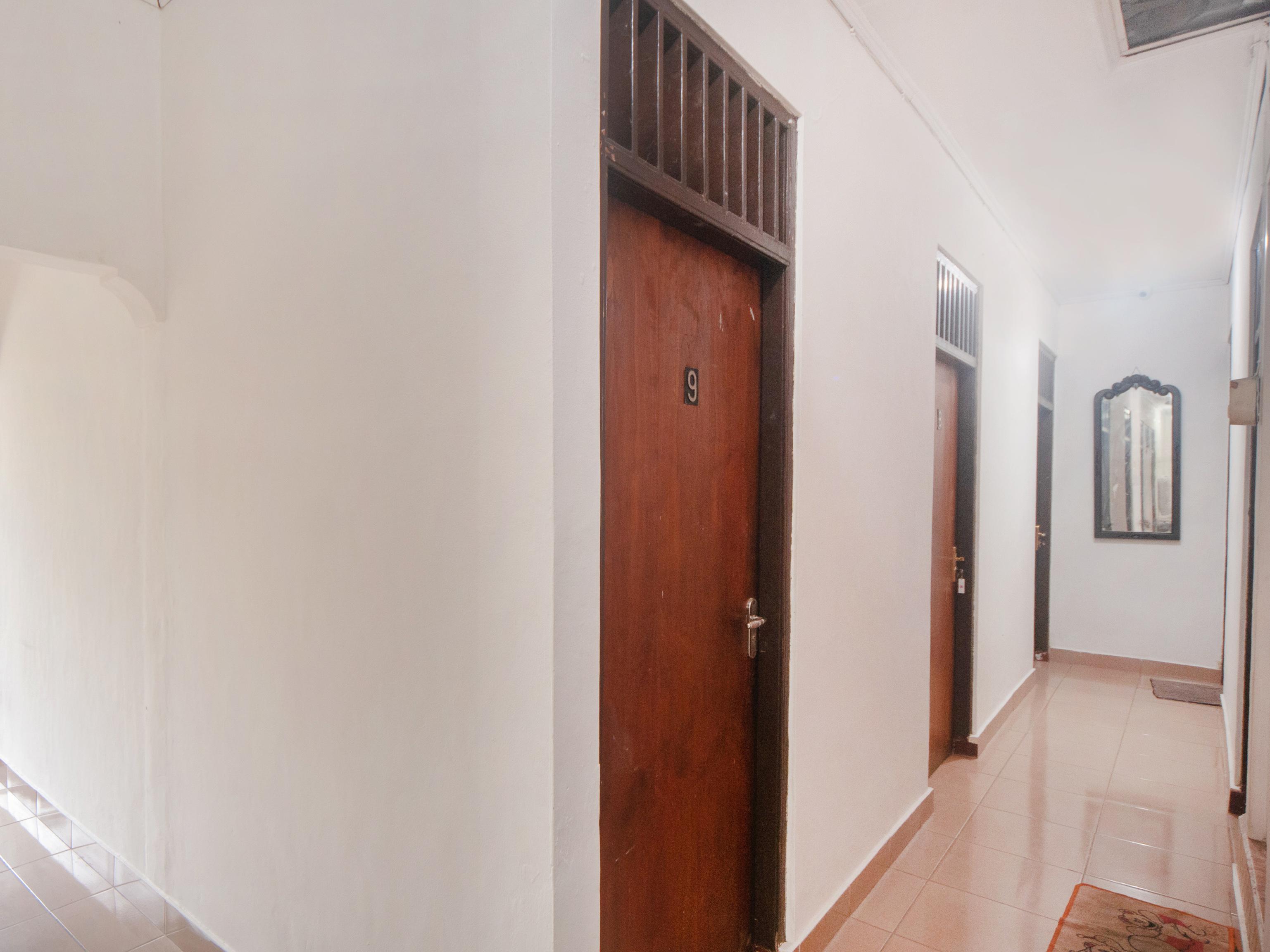 Oyo 2256 Danysa Guesthouse Jakarta Exterior foto