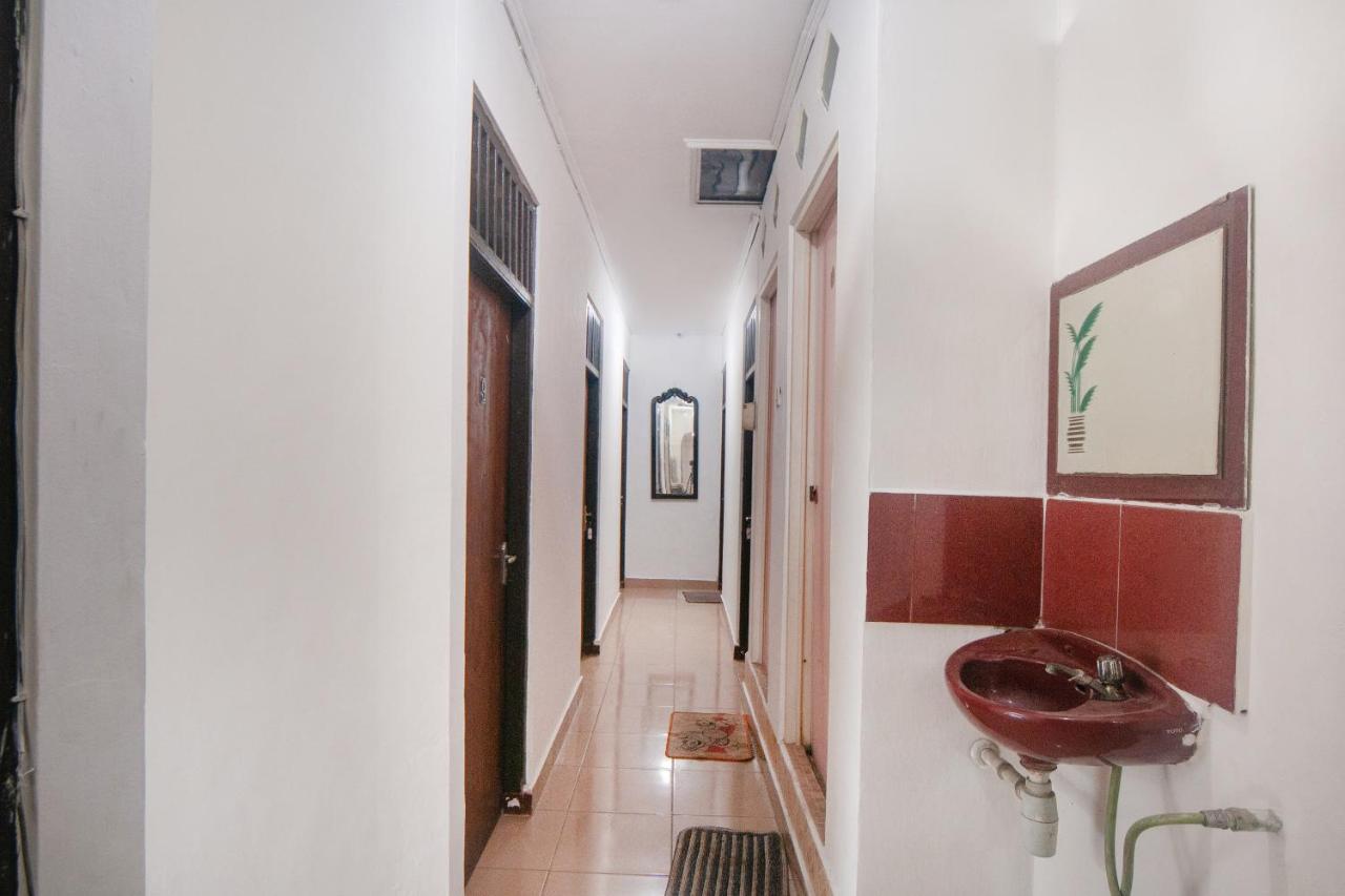 Oyo 2256 Danysa Guesthouse Jakarta Exterior foto