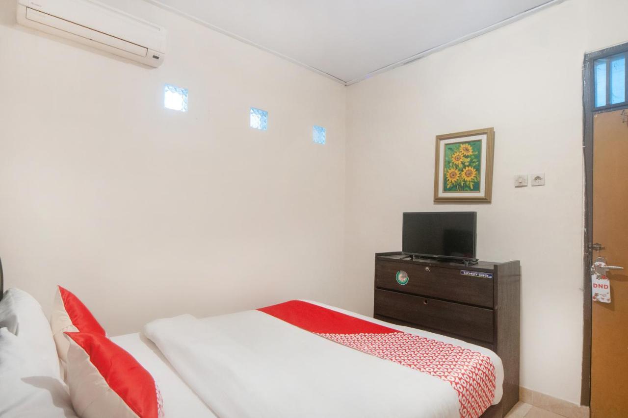 Oyo 2256 Danysa Guesthouse Jakarta Exterior foto